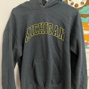 University of Michigan Campus Den Sweatshirt Size M